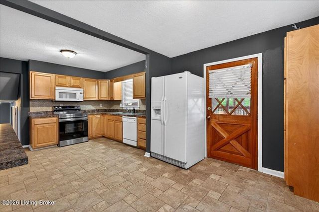 7618 Greenfield Ave, Louisville, KY 40214