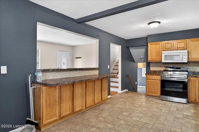 7618 Greenfield Ave, Louisville, KY 40214