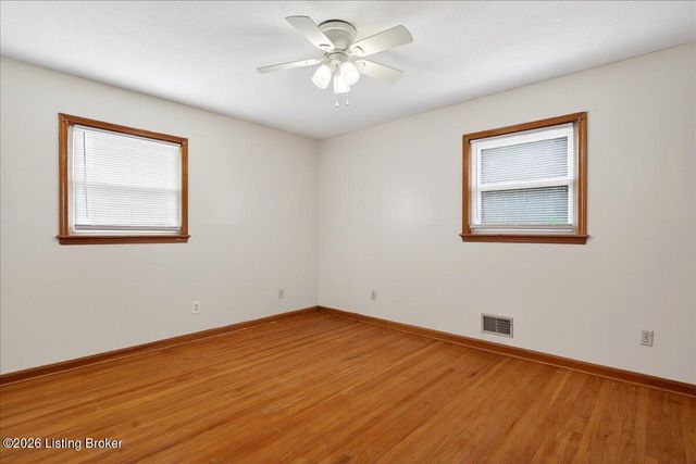 7618 Greenfield Ave, Louisville, KY 40214