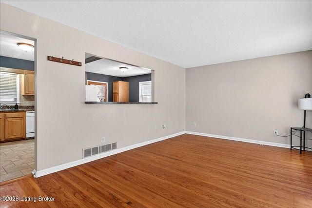 7618 Greenfield Ave, Louisville, KY 40214