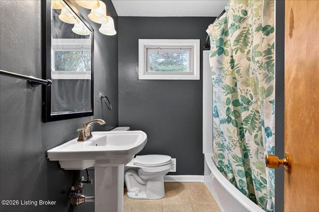 7618 Greenfield Ave, Louisville, KY 40214