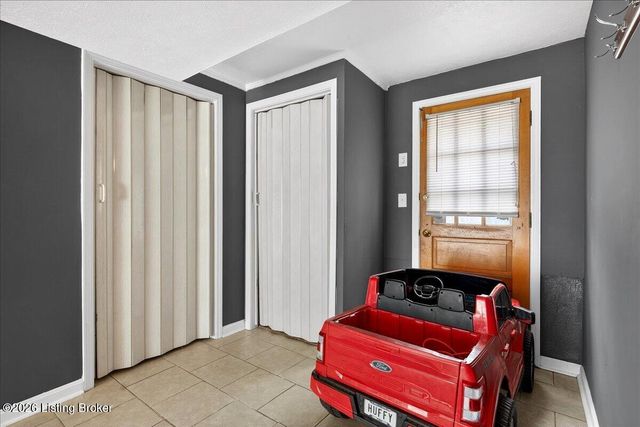 7618 Greenfield Ave, Louisville, KY 40214