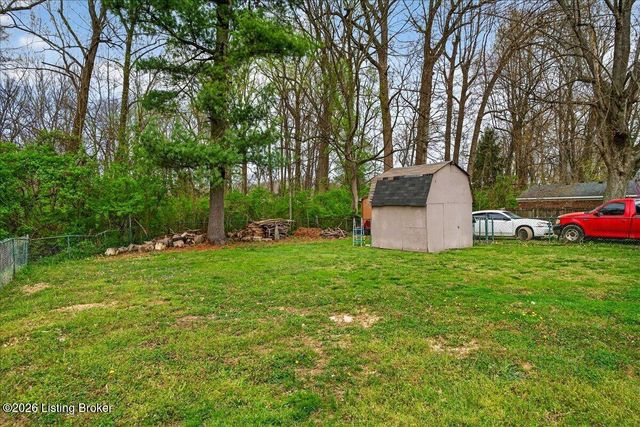 7618 Greenfield Ave, Louisville, KY 40214