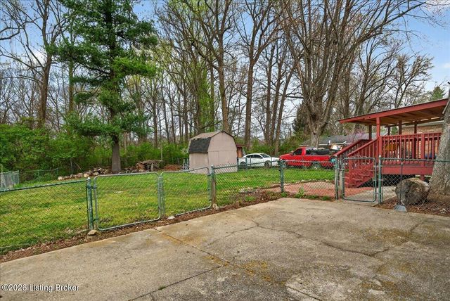 7618 Greenfield Ave, Louisville, KY 40214