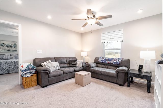 475 Williamsburg Dr, Mt Washington, KY 40047