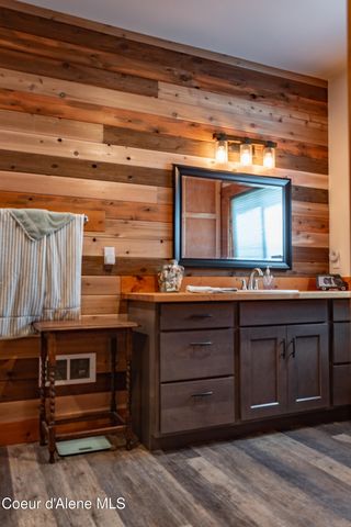 170 Newfoundland Ln, Sandpoint, ID 83864