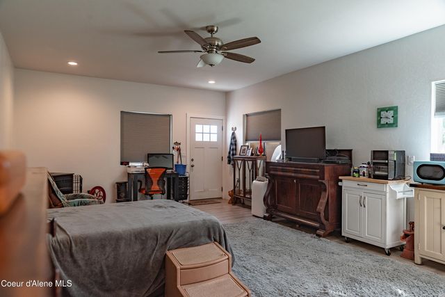 170 Newfoundland Ln, Sandpoint, ID 83864