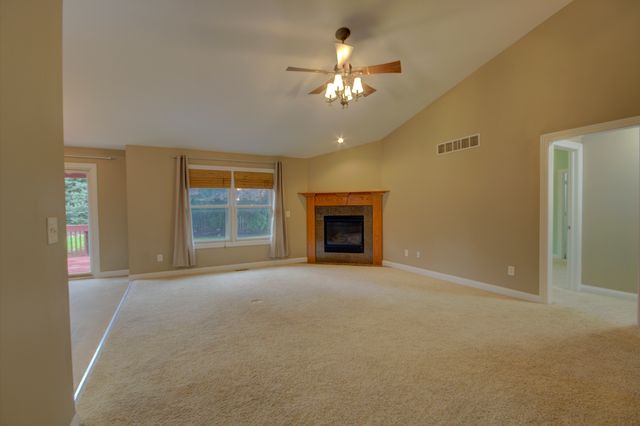 2215 W 59th Street, Davenport, IA 52806