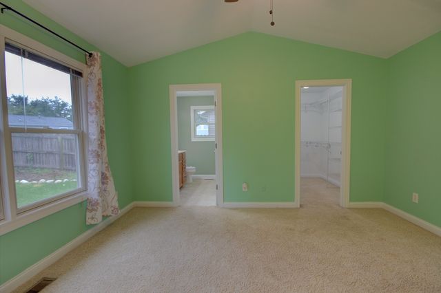 2215 W 59th Street, Davenport, IA 52806