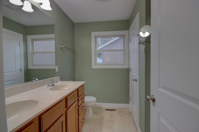 2215 W 59th Street, Davenport, IA 52806