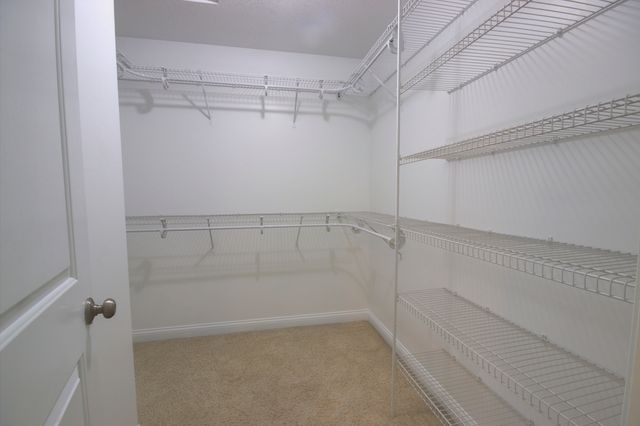 2215 W 59th Street, Davenport, IA 52806