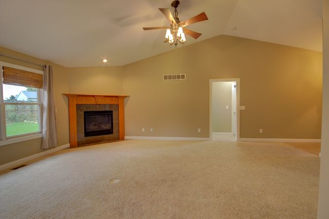 2215 W 59th Street, Davenport, IA 52806