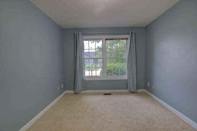 2215 W 59th Street, Davenport, IA 52806
