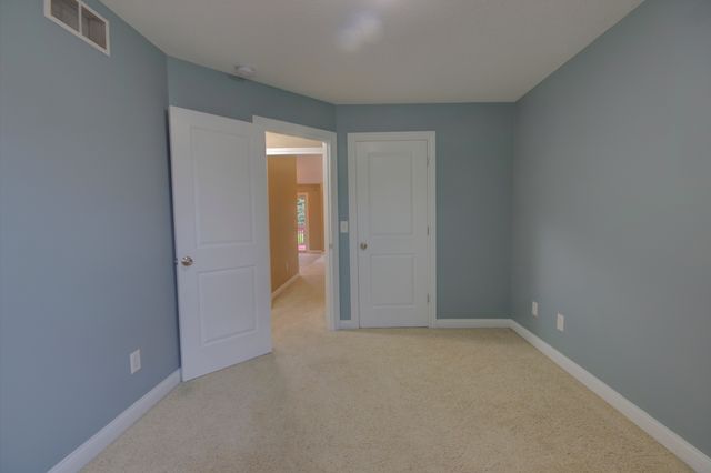 2215 W 59th Street, Davenport, IA 52806