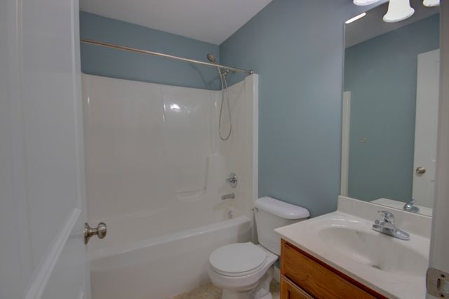 2215 W 59th Street, Davenport, IA 52806
