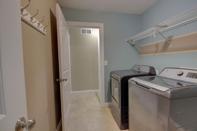2215 W 59th Street, Davenport, IA 52806