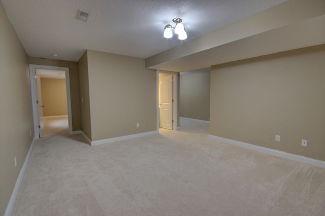 2215 W 59th Street, Davenport, IA 52806