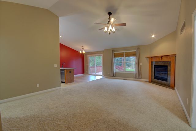 2215 W 59th Street, Davenport, IA 52806