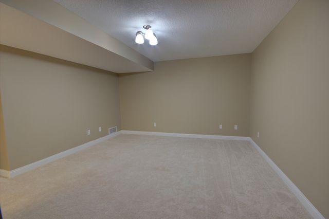 2215 W 59th Street, Davenport, IA 52806