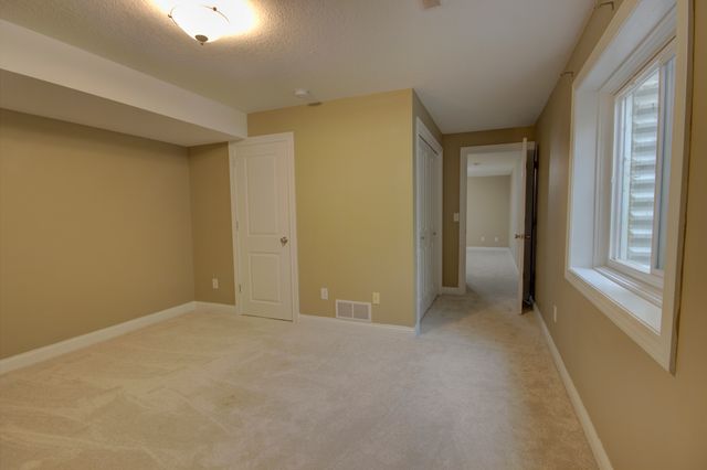2215 W 59th Street, Davenport, IA 52806