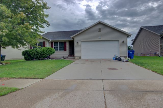 2215 W 59th Street, Davenport, IA 52806