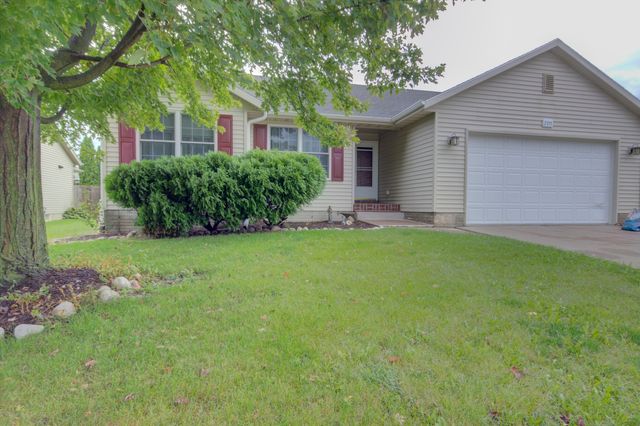 2215 W 59th Street, Davenport, IA 52806