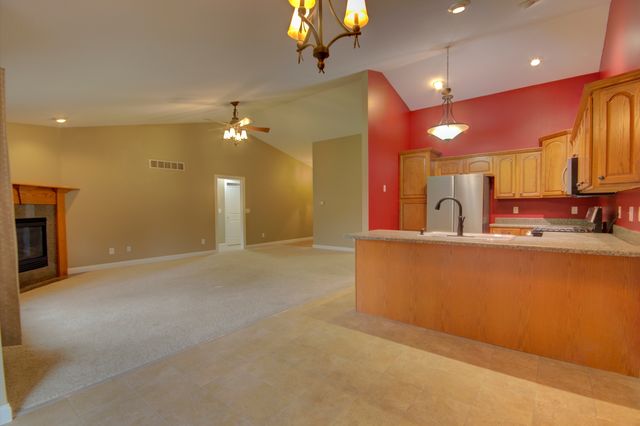 2215 W 59th Street, Davenport, IA 52806