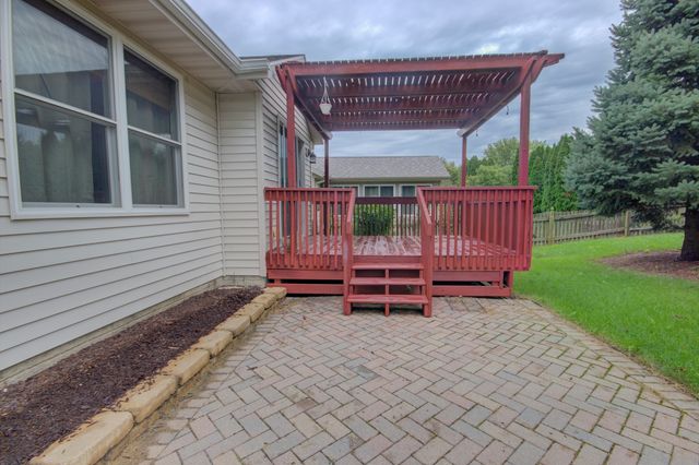 2215 W 59th Street, Davenport, IA 52806