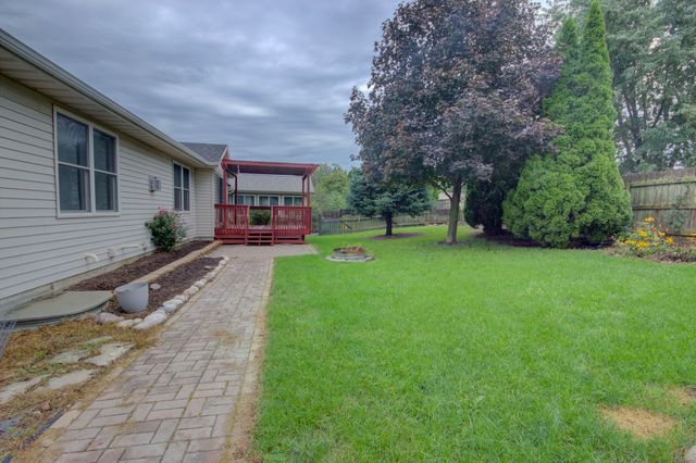 2215 W 59th Street, Davenport, IA 52806