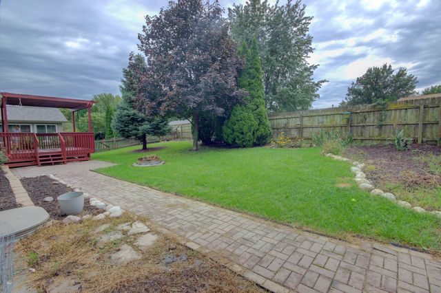 2215 W 59th Street, Davenport, IA 52806