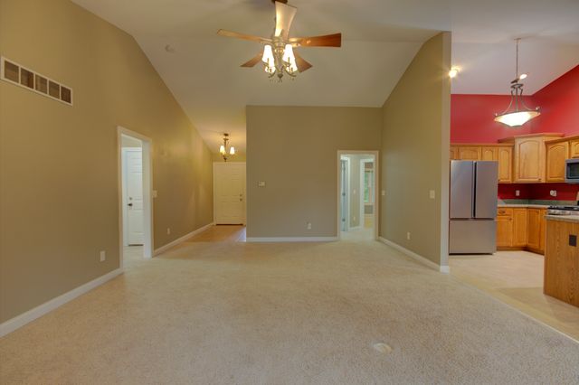 2215 W 59th Street, Davenport, IA 52806