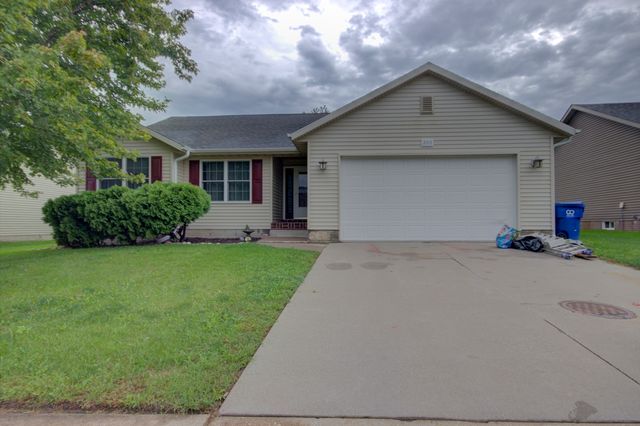 2215 W 59th Street, Davenport, IA 52806