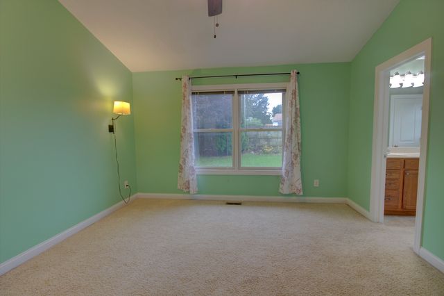 2215 W 59th Street, Davenport, IA 52806