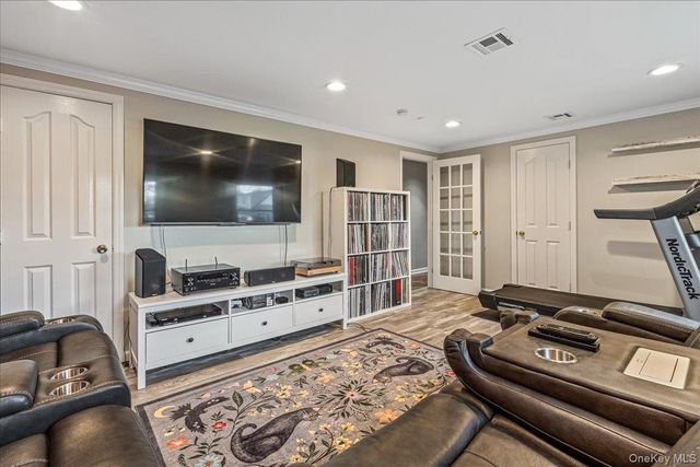 79 White Pine Way, Medford, NY 11763