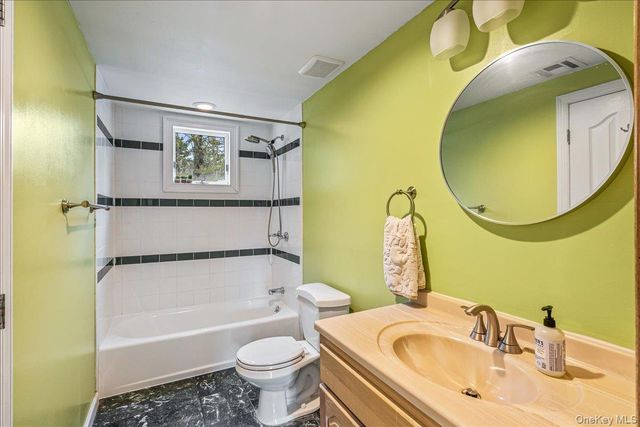 79 White Pine Way, Medford, NY 11763