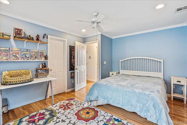 79 White Pine Way, Medford, NY 11763