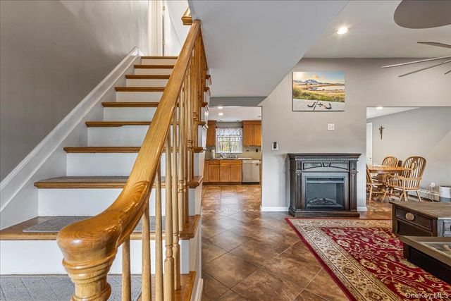 79 White Pine Way, Medford, NY 11763