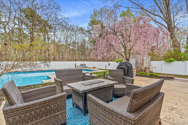 79 White Pine Way, Medford, NY 11763