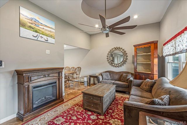 79 White Pine Way, Medford, NY 11763