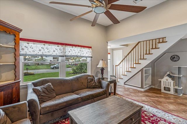 79 White Pine Way, Medford, NY 11763