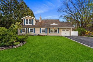 79 White Pine Way, Medford, NY 11763