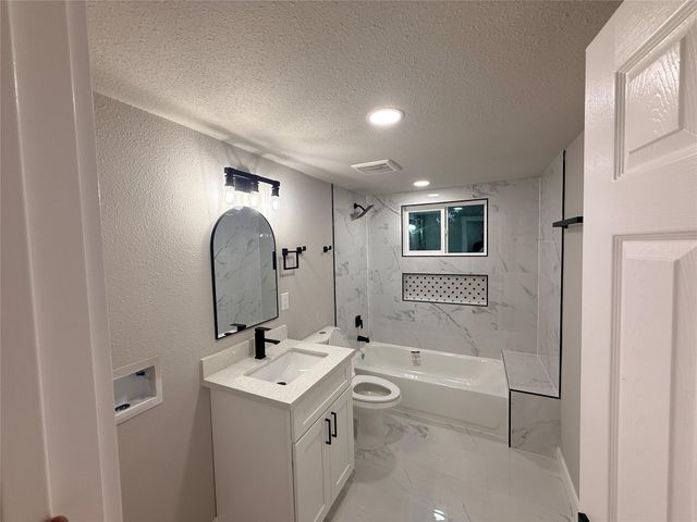 5238 Pease St 4, Houston, TX 77023