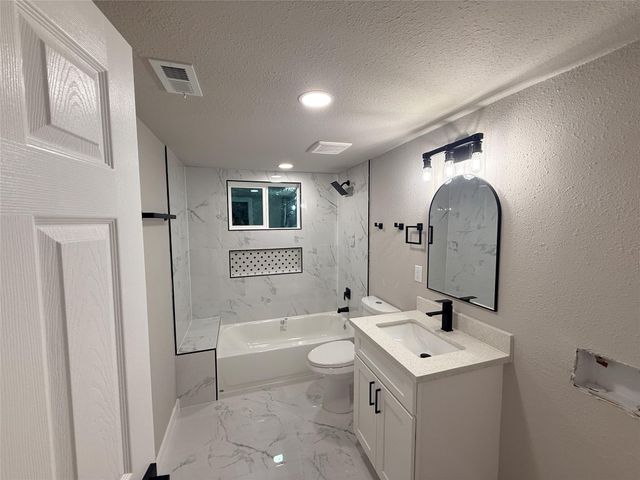 5238 Pease St 4, Houston, TX 77023