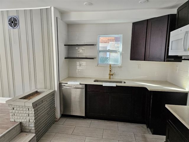 2072 Boggs Ave, Wilkinsburg, PA 15221