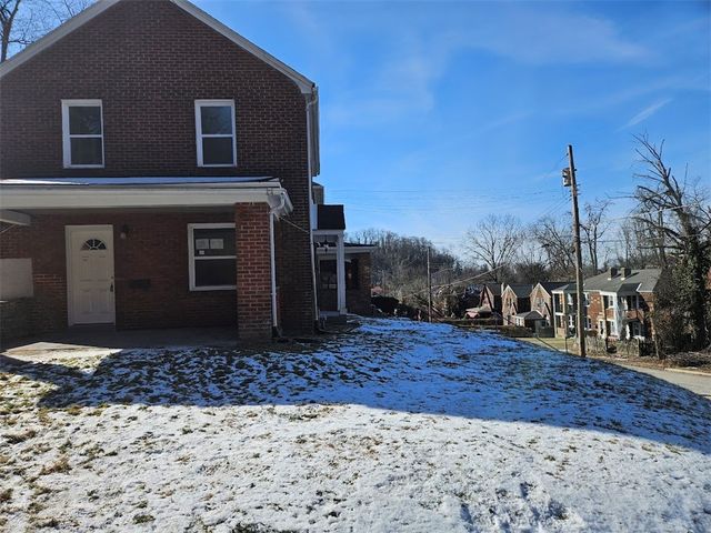 2072 Boggs Ave, Wilkinsburg, PA 15221