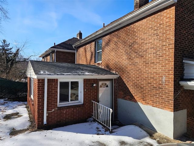 2072 Boggs Ave, Wilkinsburg, PA 15221