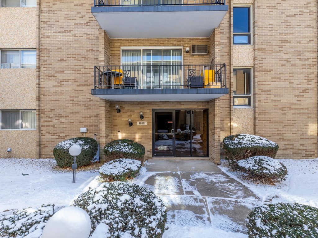 10117 S Cicero Avenue 206, Oak Lawn, IL 60453
