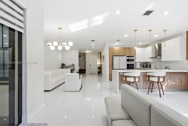 7026 NW 103rd Pl, Doral, FL 33178