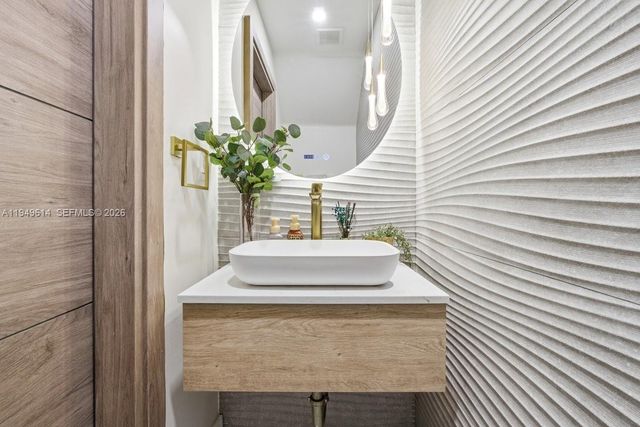 7026 NW 103rd Pl, Doral, FL 33178