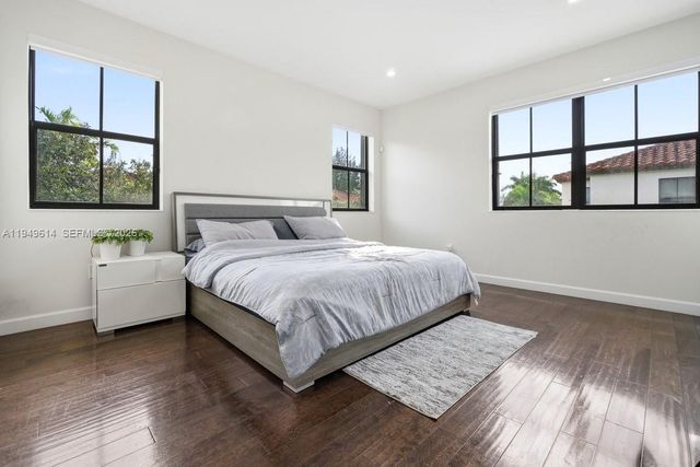 7026 NW 103rd Pl, Doral, FL 33178